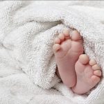 آیا سرد بودن دست و پای نوزاد طبیعی است؟