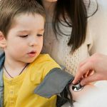 بررسی علل و عوامل افت فشار در نوزادان و کودکان و راههای درمان