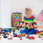 خرید اسباب‌ بازی‌ زیاد چه تأثیری بر کودکان دارد؟