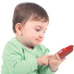 عوارض وابستگی کودکان به موبایل و تبلت و راههای کاهش آن
