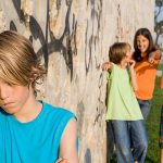 غیبت کردن کودکان نشانه چیست و چگونه از این عادت جلوگیری کنیم؟