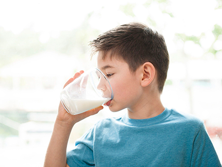 فایده های شیر برای کودکان,آشنایی با فواید شیر